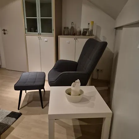 Baltmannsweiler Chalet Style Top Floor Apartment No Smoking Apartment *