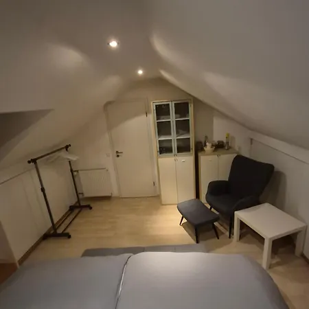 Baltmannsweiler Chalet Style Top Floor Apartment No Smoking *