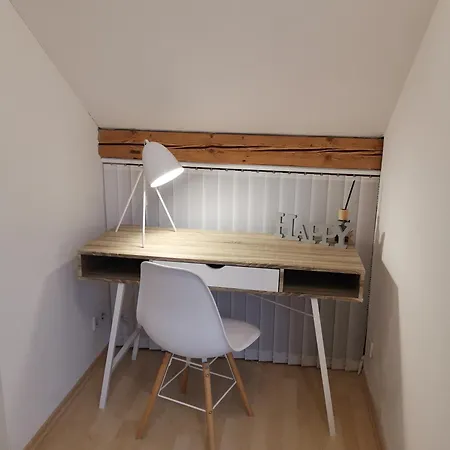Baltmannsweiler Chalet Style Top Floor Apartment No Smoking *