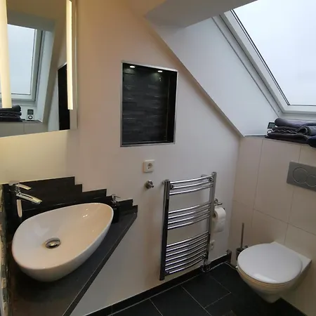 Baltmannsweiler Chalet Style Top Floor Apartment No Smoking Allmannsweiler
