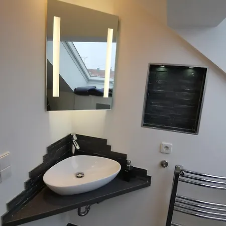 Baltmannsweiler Chalet Style Top Floor Apartment No Smoking Allmannsweiler